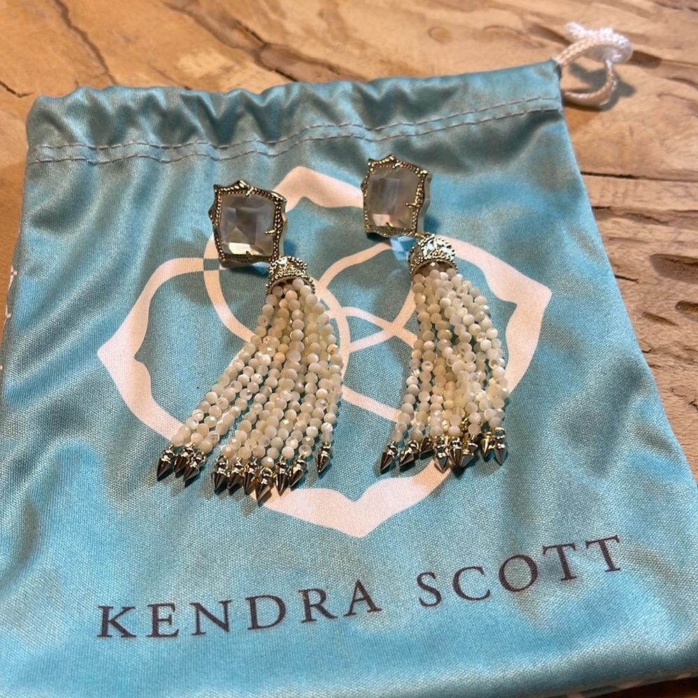 KENDRA SCOTT - Misha Collection 14k yellow gold plated brass Mother of Pearl